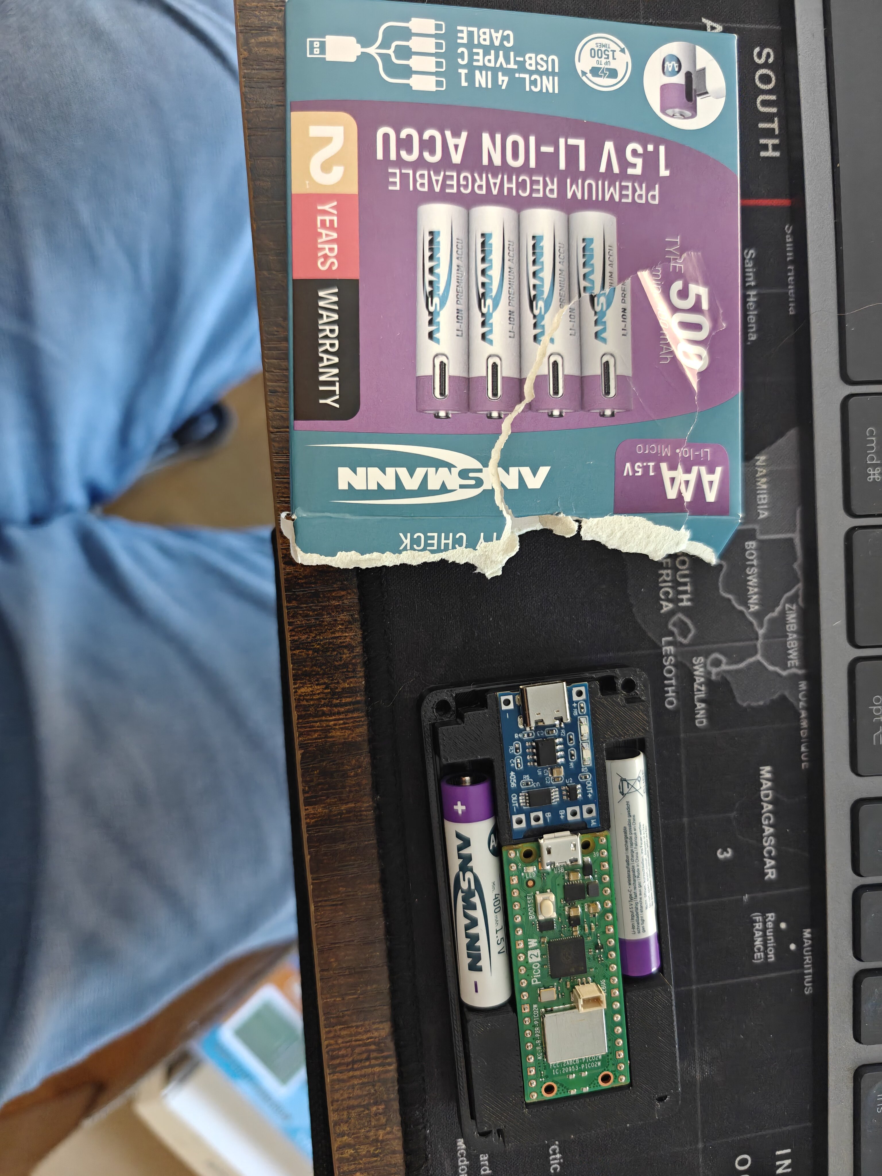 Ansmann battery pack and cradle print overview
